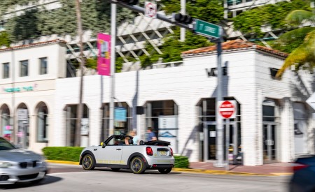 2022 Mini Cooper SE Convertible Concept Rear Three-Quarter Wallpapers 450x275 (194)