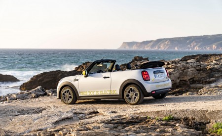 2022 Mini Cooper SE Convertible Concept Rear Three-Quarter Wallpapers 450x275 (55)