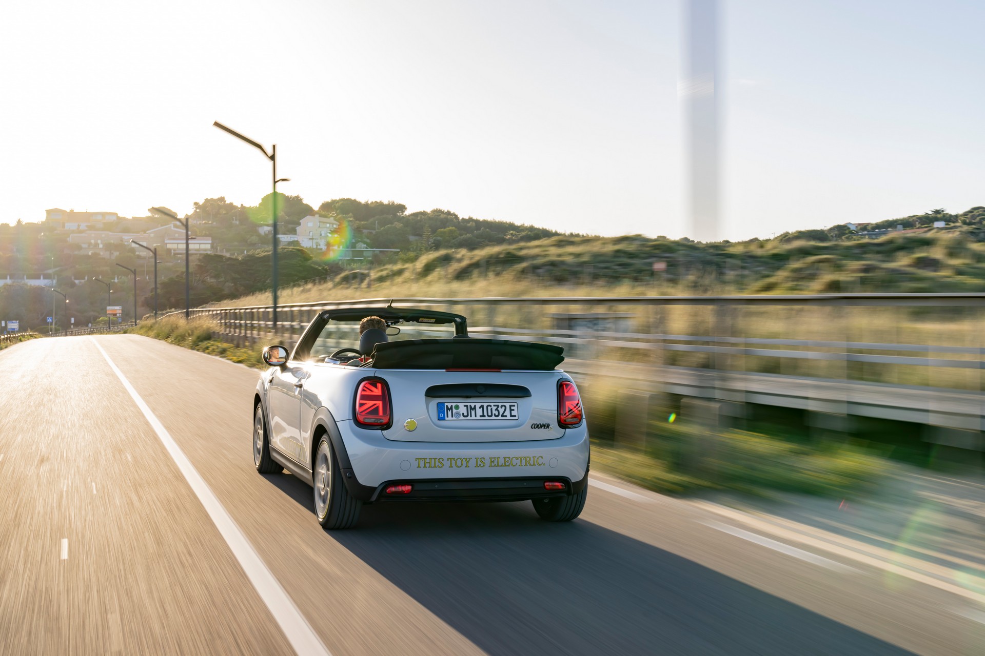 2022 Mini Cooper SE Convertible Concept Rear Wallpapers (14)