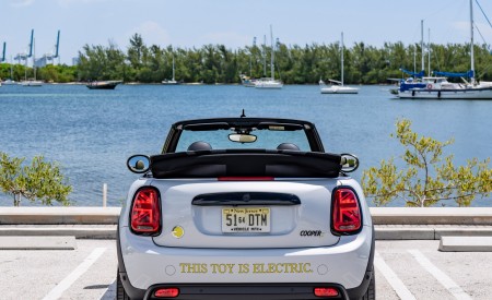 2022 Mini Cooper SE Convertible Concept Rear Wallpapers 450x275 (244)