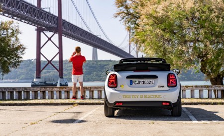 2022 Mini Cooper SE Convertible Concept Rear Wallpapers 450x275 (71)