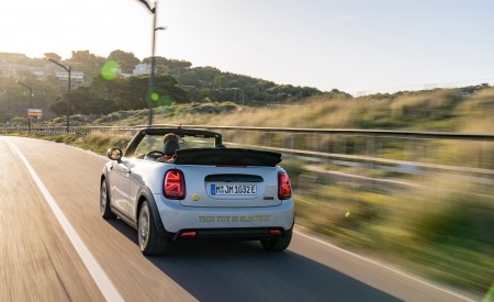 2022 Mini Cooper SE Convertible Concept Rear Wallpapers 450x275 (15)