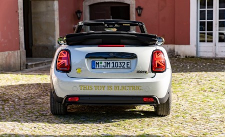 2022 Mini Cooper SE Convertible Concept Rear Wallpapers 450x275 (83)