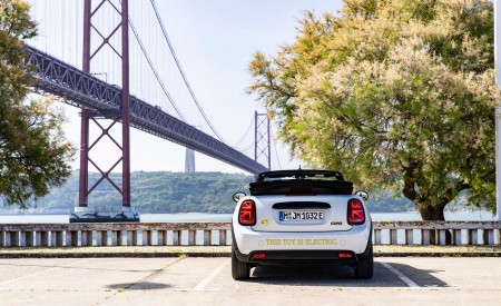 2022 Mini Cooper SE Convertible Concept Rear Wallpapers 450x275 (67)