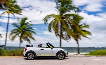 2022 Mini Cooper SE Convertible Concept Side Wallpapers  450x275 (204)