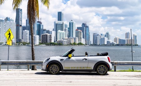 2022 Mini Cooper SE Convertible Concept Side Wallpapers 450x275 (208)
