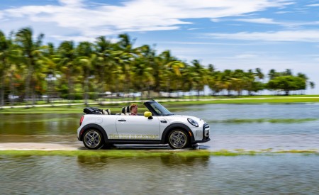 2022 Mini Cooper SE Convertible Concept Side Wallpapers 450x275 (206)