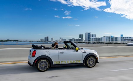 2022 Mini Cooper SE Convertible Concept Side Wallpapers 450x275 (188)