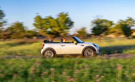 2022 Mini Cooper SE Convertible Concept Side Wallpapers  450x275 (131)