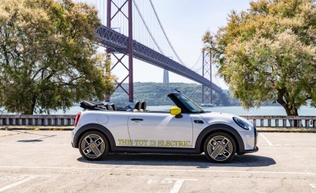 2022 Mini Cooper SE Convertible Concept Side Wallpapers 450x275 (72)