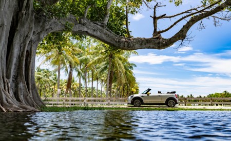 2022 Mini Cooper SE Convertible Concept Side Wallpapers  450x275 (235)