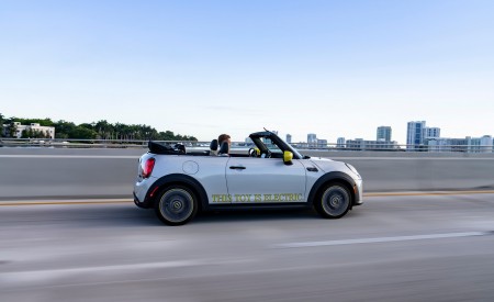 2022 Mini Cooper SE Convertible Concept Side Wallpapers 450x275 (189)