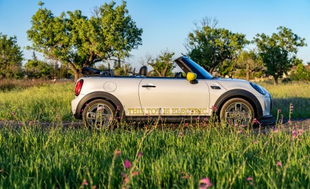 2022 Mini Cooper SE Convertible Concept Side Wallpapers 450x275 (132)