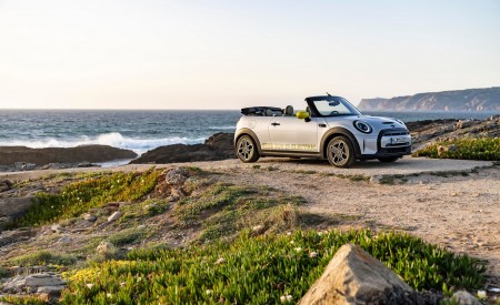 2022 Mini Cooper SE Convertible Concept Side Wallpapers 450x275 (57)