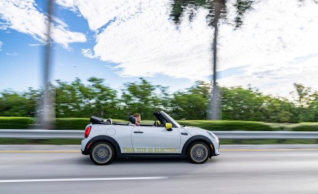 2022 Mini Cooper SE Convertible Concept Side Wallpapers 450x275 (190)