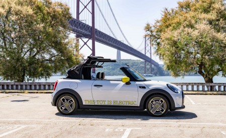 2022 Mini Cooper SE Convertible Concept Side Wallpapers 450x275 (74)