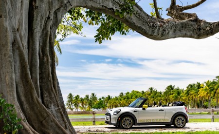 2022 Mini Cooper SE Convertible Concept Side Wallpapers  450x275 (233)