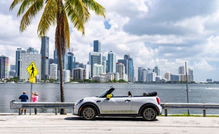 2022 Mini Cooper SE Convertible Concept Side Wallpapers  450x275 (211)