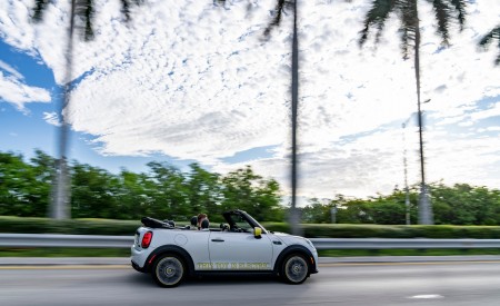 2022 Mini Cooper SE Convertible Concept Side Wallpapers 450x275 (191)