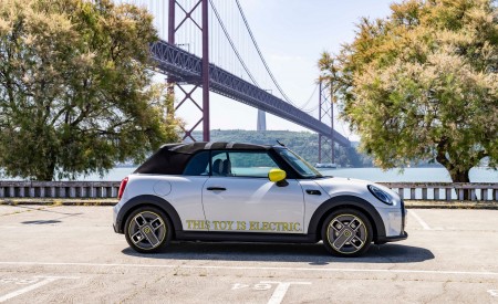 2022 Mini Cooper SE Convertible Concept Side Wallpapers  450x275 (76)