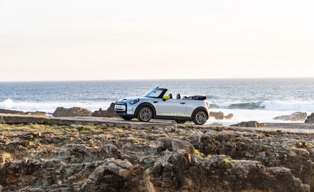 2022 Mini Cooper SE Convertible Concept Side Wallpapers 450x275 (60)