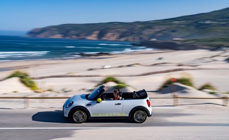 2022 Mini Cooper SE Convertible Concept Side Wallpapers  450x275 (30)