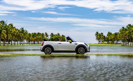 2022 Mini Cooper SE Convertible Concept Side Wallpapers  450x275 (230)