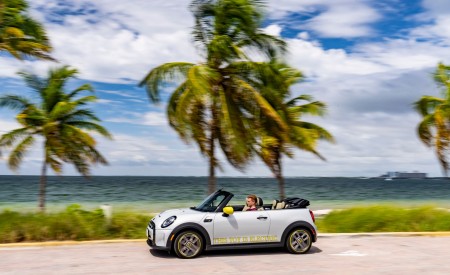 2022 Mini Cooper SE Convertible Concept Side Wallpapers 450x275 (201)