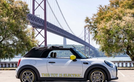 2022 Mini Cooper SE Convertible Concept Side Wallpapers 450x275 (78)