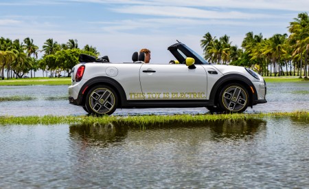 2022 Mini Cooper SE Convertible Concept Side Wallpapers  450x275 (229)