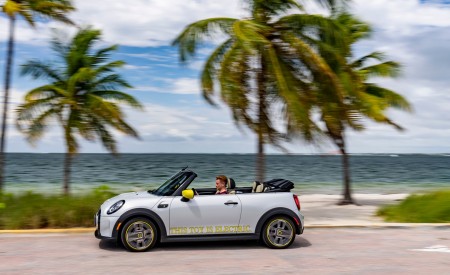2022 Mini Cooper SE Convertible Concept Side Wallpapers 450x275 (202)