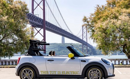 2022 Mini Cooper SE Convertible Concept Side Wallpapers  450x275 (80)