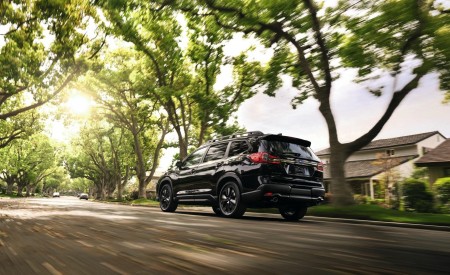 2022 Subaru Ascent Onyx Edition Rear Three-Quarter Wallpapers 450x275 (3)