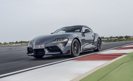 2022 Toyota GR Supra iMT Front Three-Quarter Wallpapers 450x275 (2)