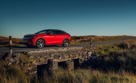 2022 Volkswagen ID.5 GTX UK version Front Three-Quarter Wallpapers 450x275 (13)