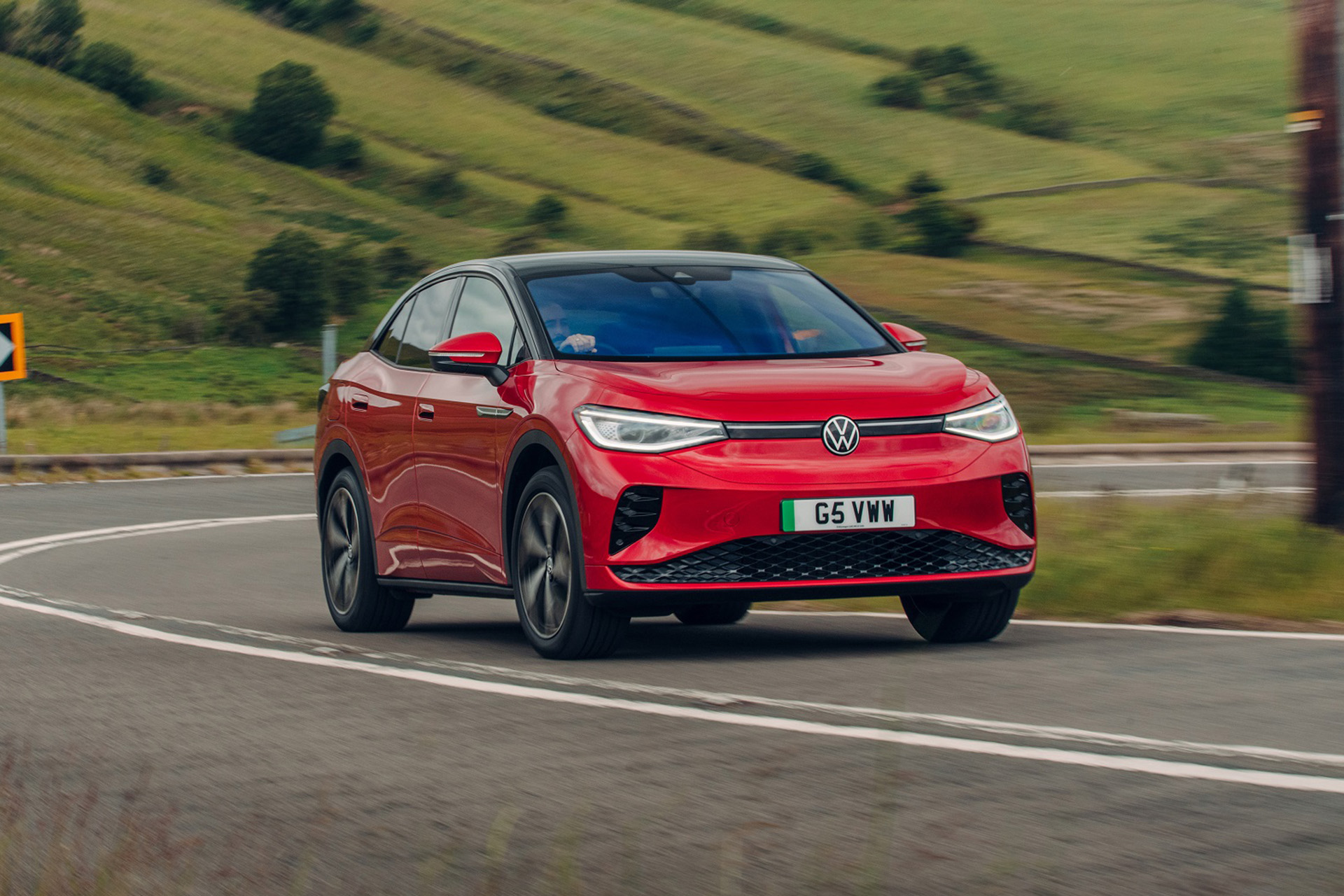 2022 Volkswagen ID.5 GTX (UK-Spec) Front Three-Quarter Wallpapers (1)