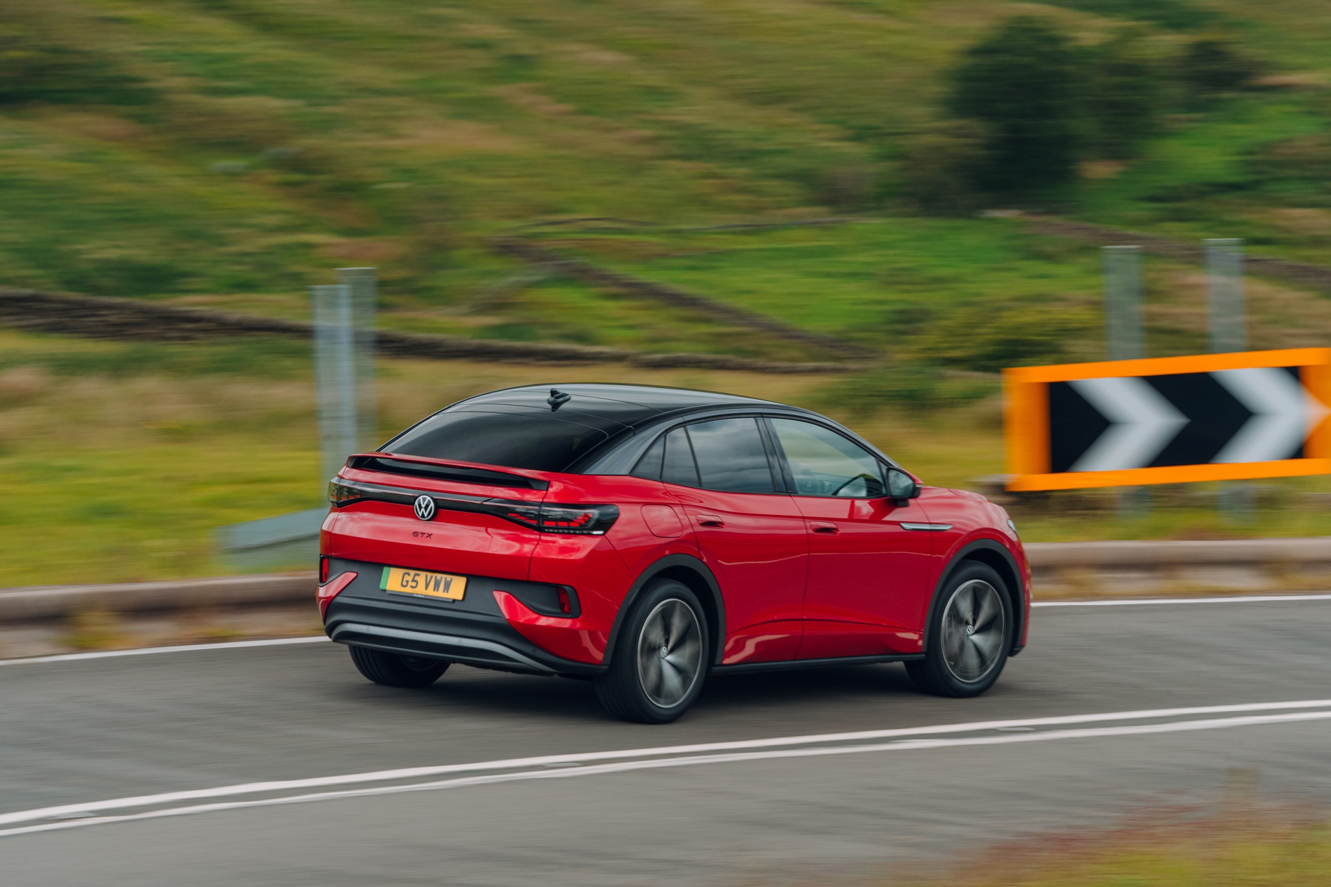 2022 Volkswagen ID.5 GTX (UK-Spec) Rear Three-Quarter Wallpapers (4)