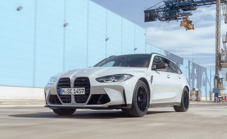 2023 BMW M3 Touring Front Three-Quarter Wallpapers 450x275 (28)