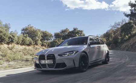 2023 BMW M3 Touring Front Three-Quarter Wallpapers 450x275 (15)
