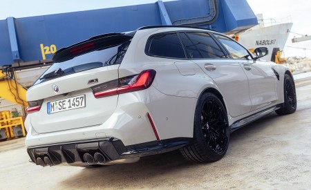 2023 BMW M3 Touring Rear Three-Quarter Wallpapers 450x275 (42)