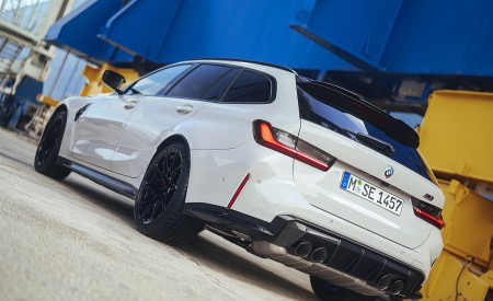2023 BMW M3 Touring Rear Three-Quarter Wallpapers 450x275 (51)