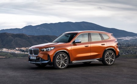 2023 BMW X1 xDrive23i Front Three-Quarter Wallpapers 450x275 (93)