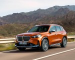 2023 BMW X1 xDrive23i Front Three-Quarter Wallpapers 150x120 (32)