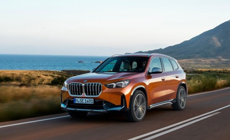 2023 BMW X1 xDrive23i Front Three-Quarter Wallpapers 450x275 (75)