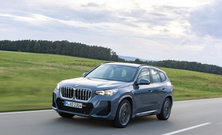 2023 BMW X1 xDrive23i Front Three-Quarter Wallpapers  450x275 (11)
