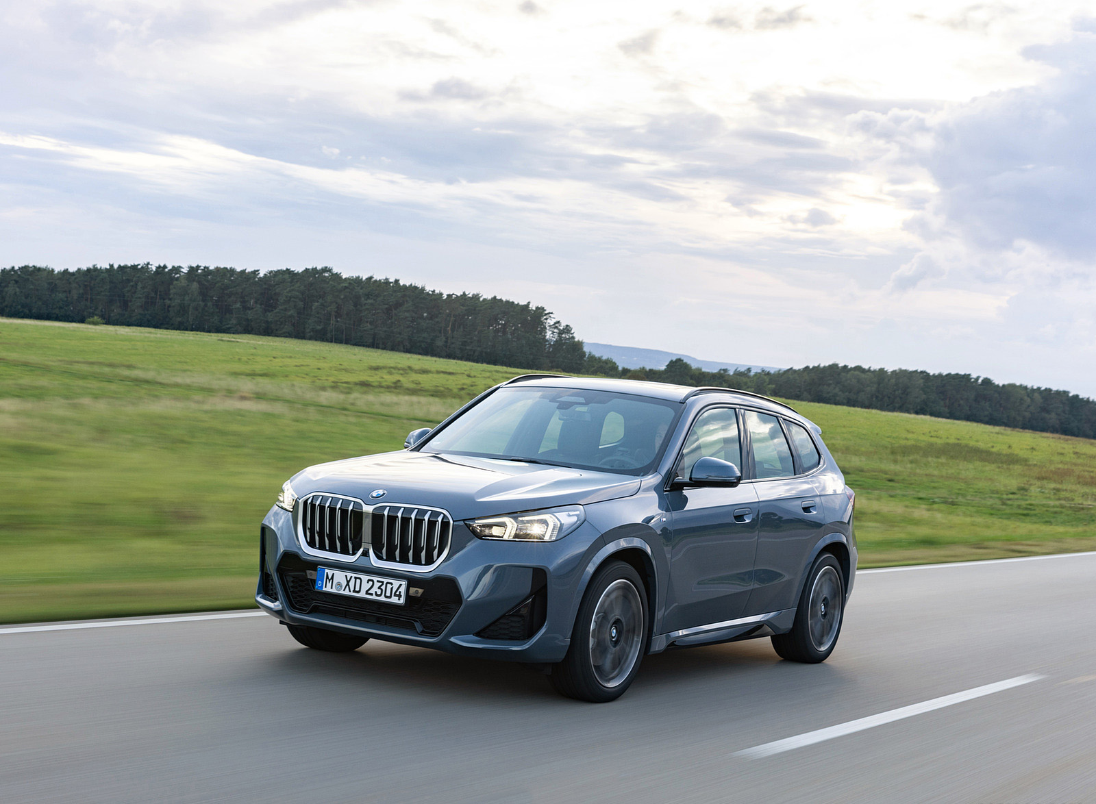 2023 BMW X1 xDrive23i Front Three-Quarter Wallpapers  (11)