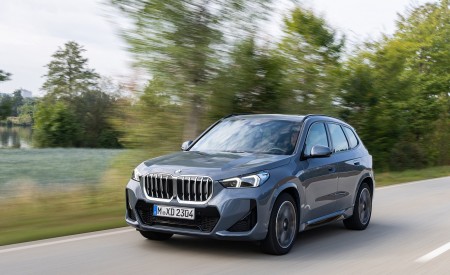 2023 BMW X1 xDrive23i Front Three-Quarter Wallpapers 450x275 (5)