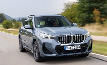 2023 BMW X1 xDrive23i Front Three-Quarter Wallpapers 450x275 (2)