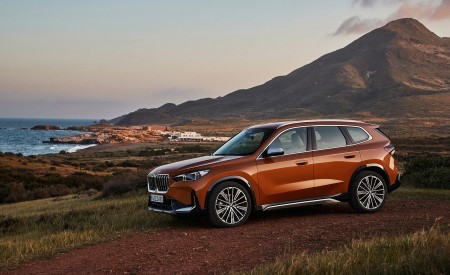 2023 BMW X1 xDrive23i Front Three-Quarter Wallpapers 450x275 (90)