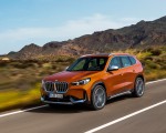 2023 BMW X1 xDrive23i Front Three-Quarter Wallpapers  150x120 (33)